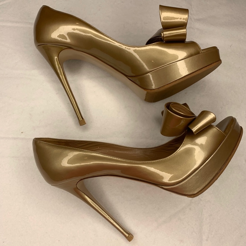Valentino Garavani bow platform gold patent heels